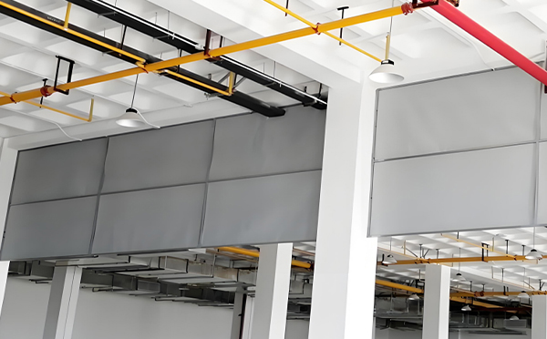 商场防烟分区常闭节点：临夏挡烟垂壁高度与控制器接线图解