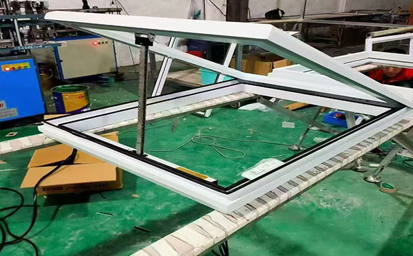 某地下车库出入口临夏排烟窗配置工程