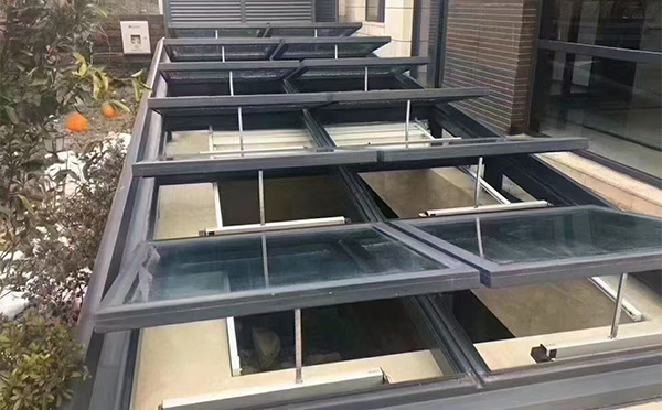 某轨道交通车辆维修车间临夏排烟窗应用